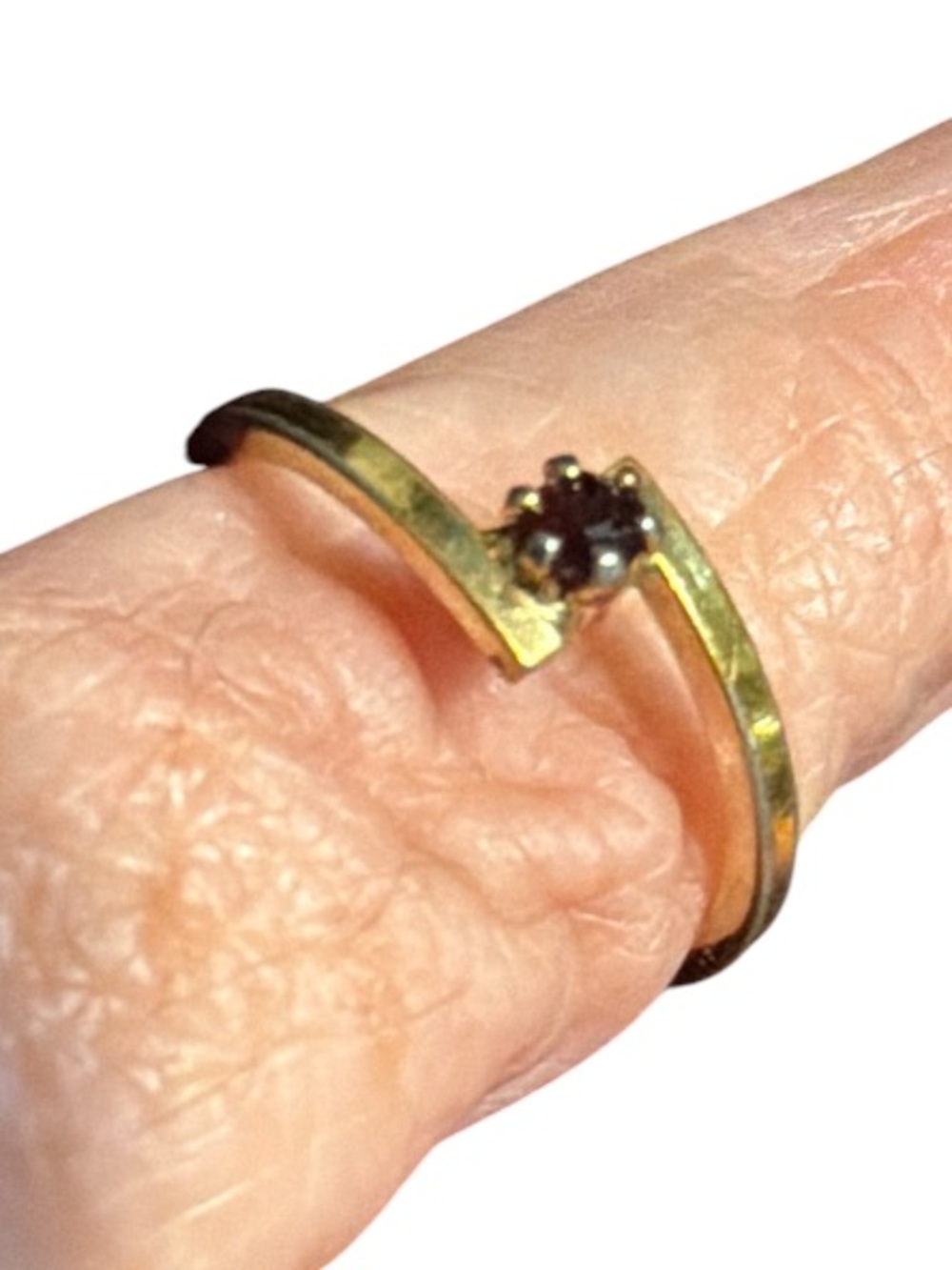 Vintage Avon Stackable Gold-Tone V-Front Solitaire Ring with Black Stone